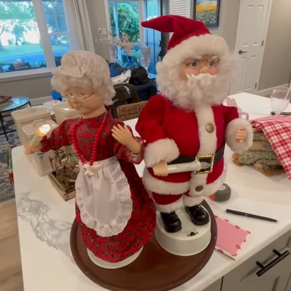 Animated Mr and Mrs clause music vintage - Picture 1 of 6
